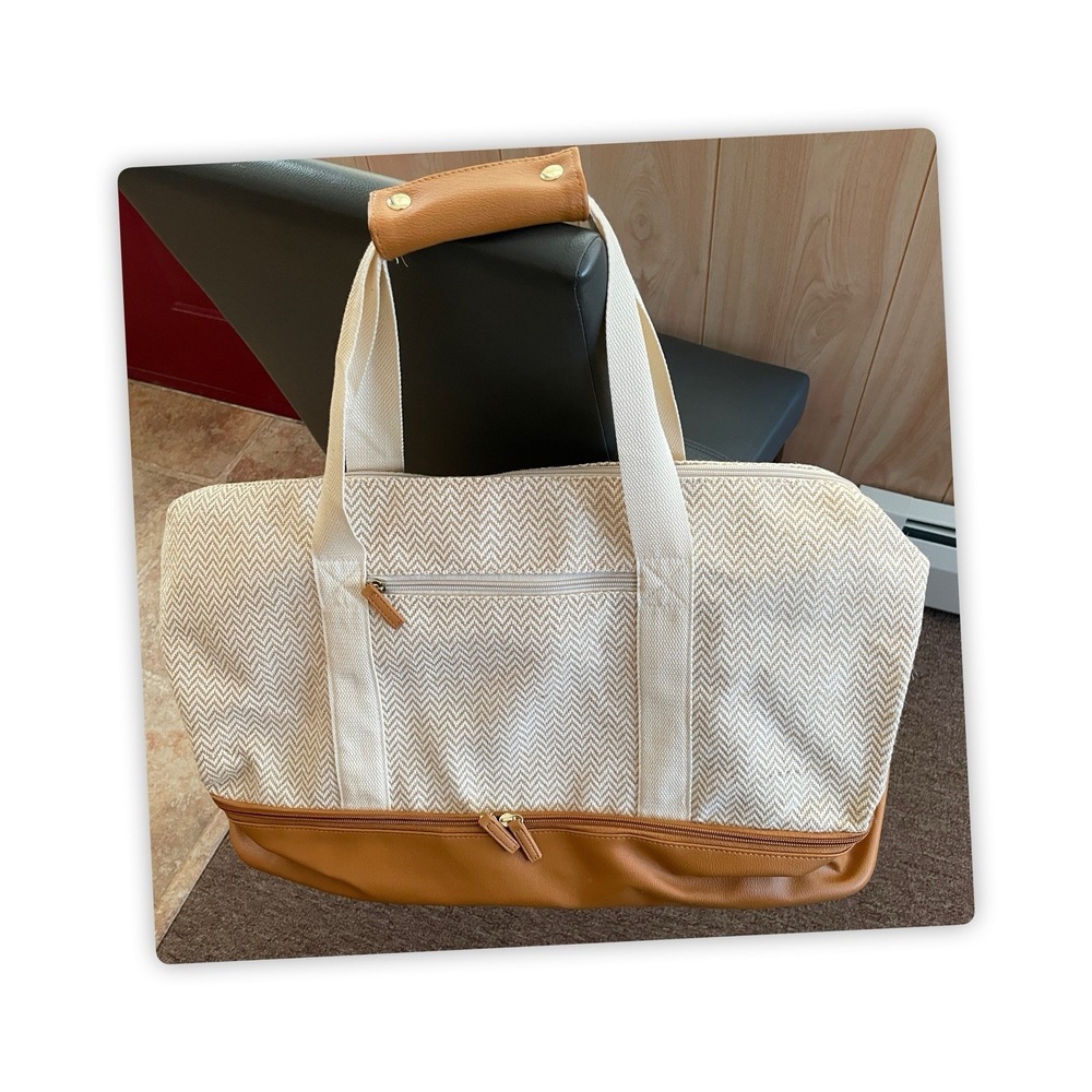 DSW NWOT Duffle Weekender Bag Herringbone‎ Pattern Cream and Camel Color